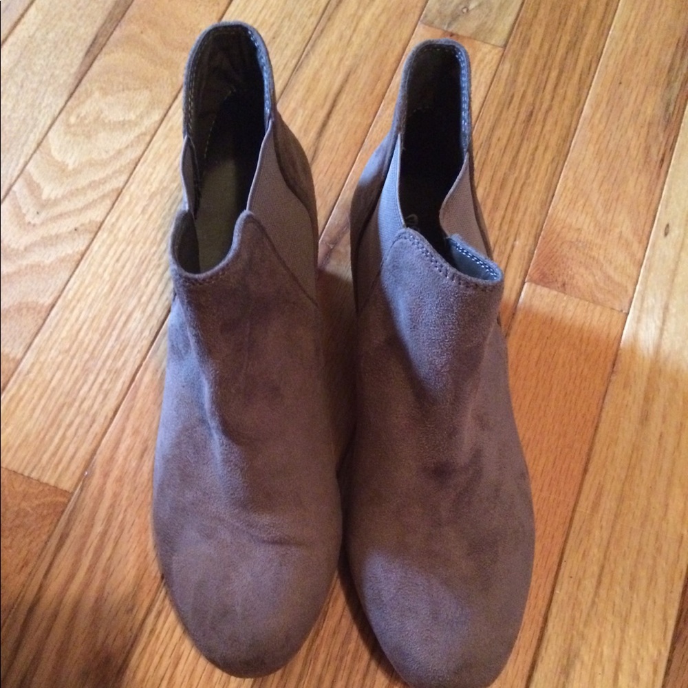 Women's gray suede ankle boots